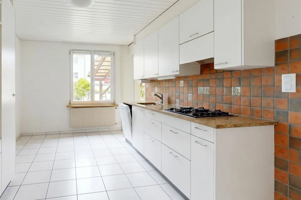 Charmantes Mehrgenerationenhaus mit 3 Wohnungen und 2 Garagen – Foto 8 von 30