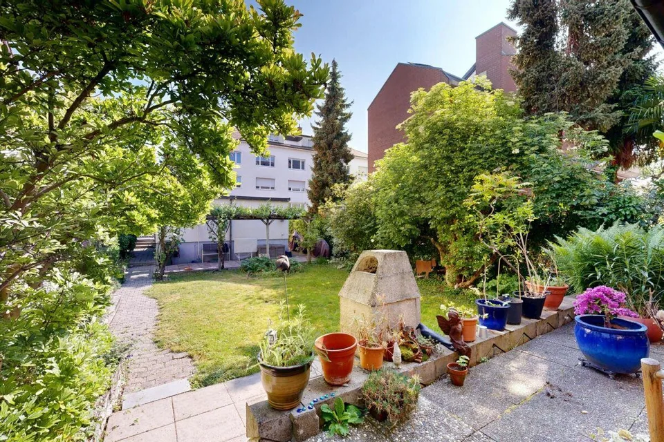 Charmantes Mehrgenerationenhaus mit 3 Wohnungen und 2 Garagen – Foto 7 von 30