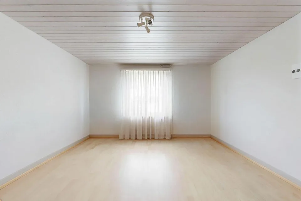 Charmantes Mehrgenerationenhaus mit 3 Wohnungen und 2 Garagen – Foto 19 von 30