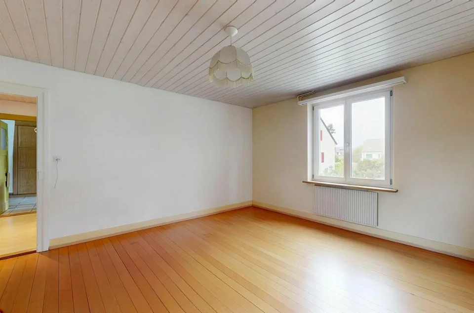 Charmantes Mehrgenerationenhaus mit 3 Wohnungen und 2 Garagen – Foto 21 von 30