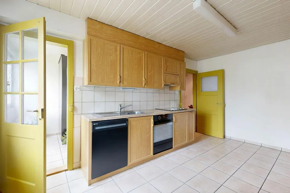 Charmantes Mehrgenerationenhaus mit 3 Wohnungen und 2 Garagen – Foto 17 von 30
