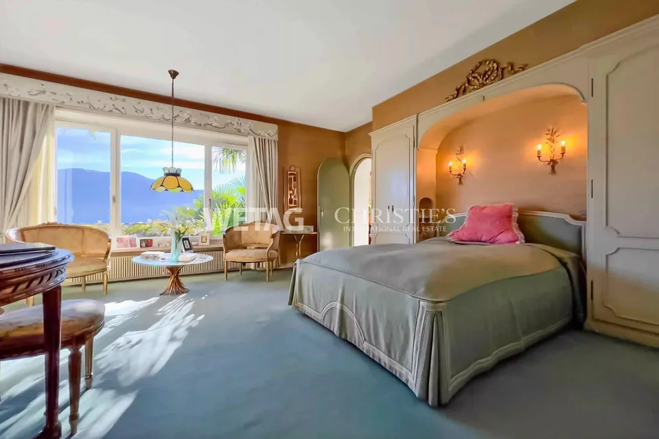 Villa méditerranéenne à rénover dans un emplacement idéal avec vue sur le lac à 180 degrés à Ronco sopra Ascona à vendre