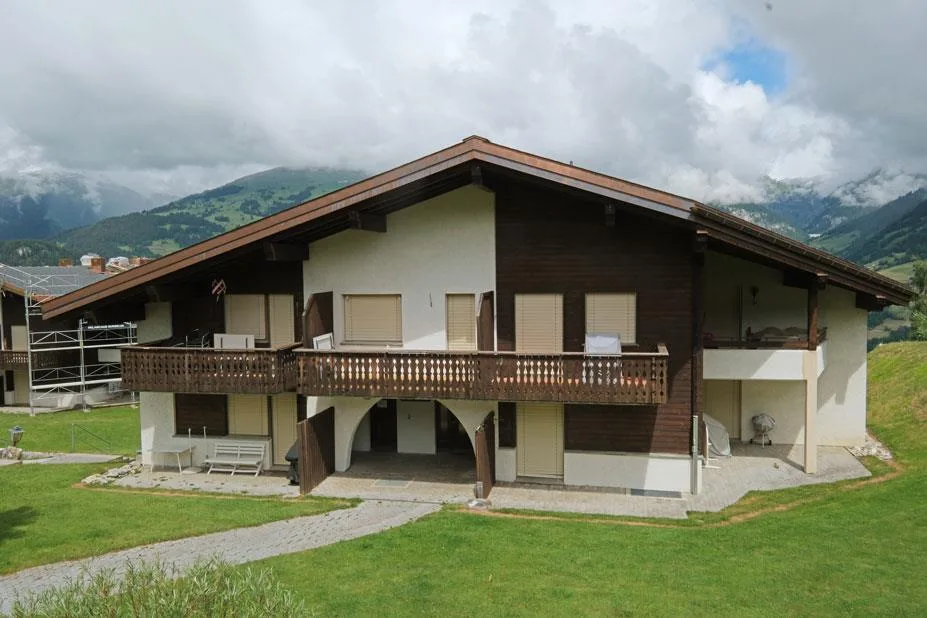 Die heimelige Wohnung in Obersaxen mit Ski-in und Ski-out – Foto 8 von 11