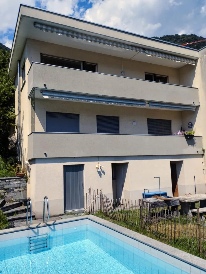 GORDOLA - Wir verkaufen eine große Wohnung mit Schwimmbad