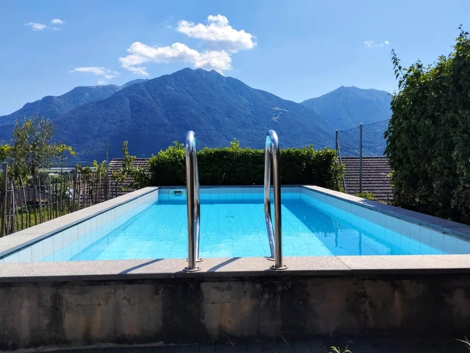 GORDOLA - Wir verkaufen eine große Wohnung mit Schwimmbad