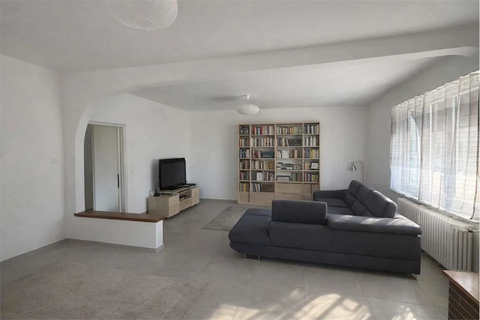 Gambarogno - 4.5-Zimmer-Wohnung in Bifamilienhaus mit Seeblick - ideale Investition