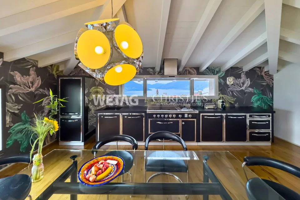Moderne Villa im Loft-Stil mit Seeblick & Innenpool zum Verkauf in ...