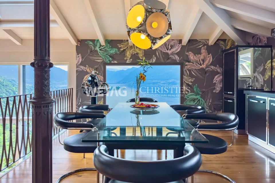 Moderne Villa im Loft-Stil mit Seeblick & Innenpool zum Verkauf in ...