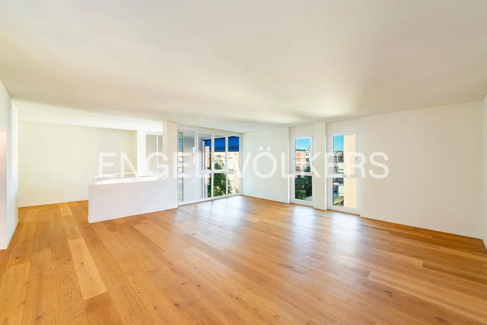 Renoviertes zentrales Duplex mit hellen Räumen