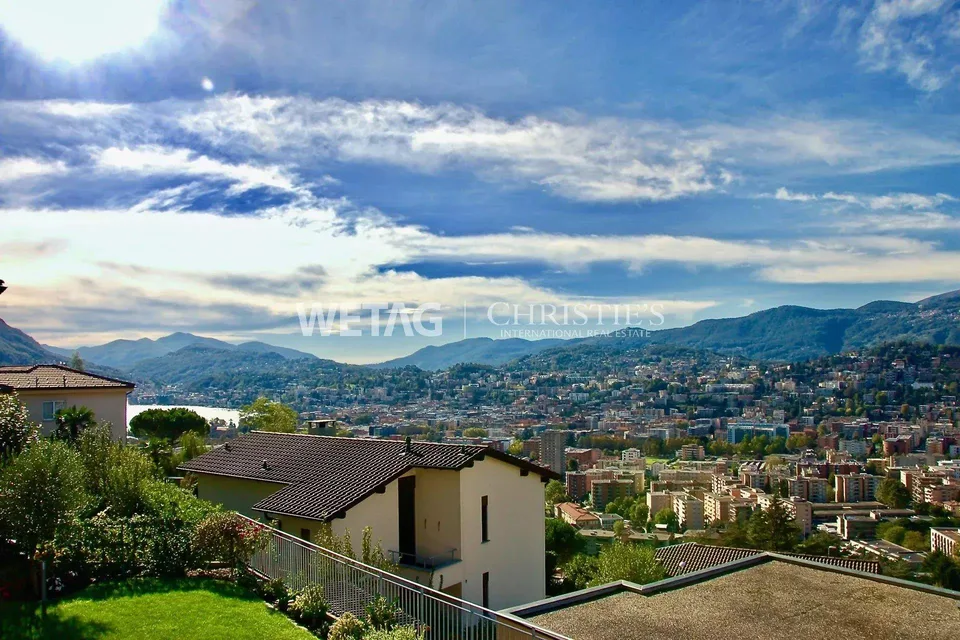 Lugano-Viganello: Elegante villa con terrazza panoramica spaziosa in vendita