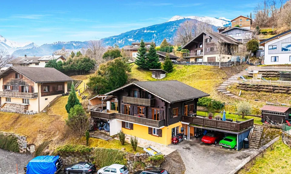 Chalet 8.5 + studio indipendente e vista aperta in un quartiere tranquillo