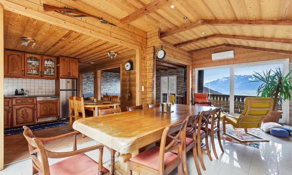 Chalet 8.5 + studio indipendente e vista aperta in un quartiere tranquillo
