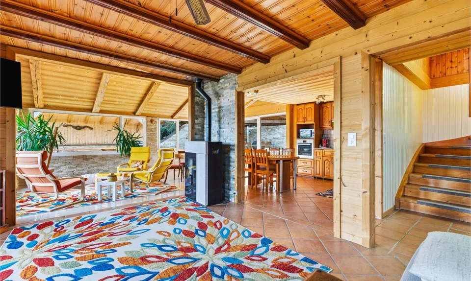 Chalet 8.5 + studio indépendant et vue dégagé dans un quartier calme
