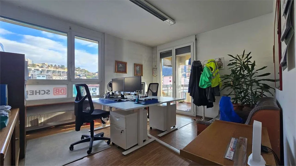 Vendesi Appartamento / Ufficio, 3.5 locali Chiasso