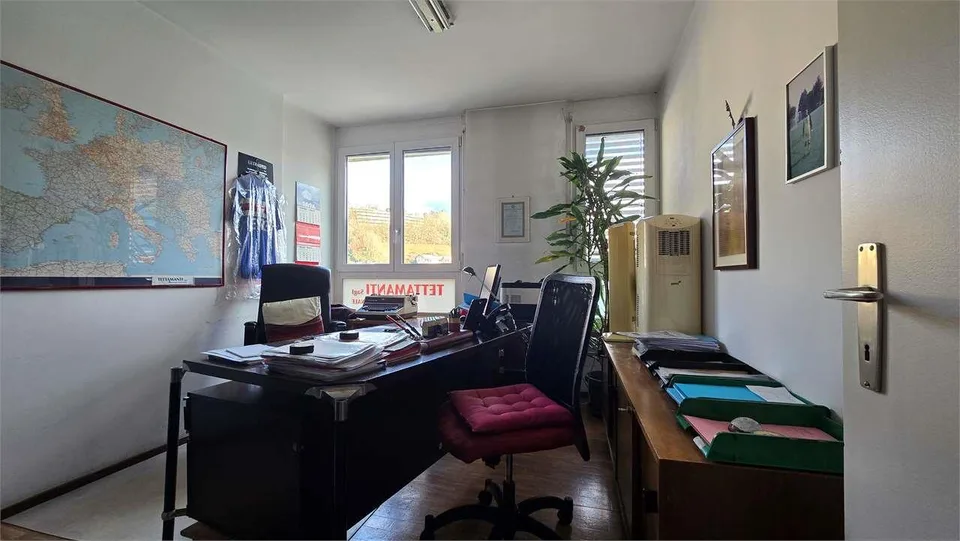 Büro/Wohnung, 3.5 Zimmer in Chiasso zu verkaufen