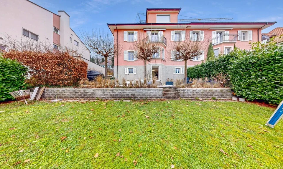 Stilvolles 9-Zimmerhaus mit Ausblick und Altbaucharme
