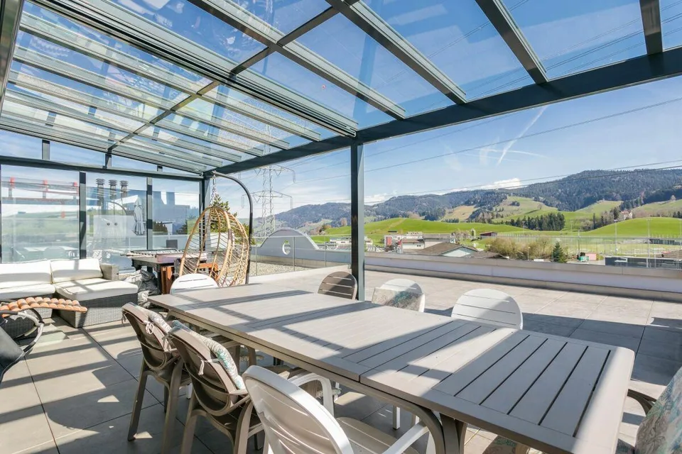 Wohnen mit Weitsicht: 7.5-Zimmer-Terrassenhaus mit Panorama-Terrasse