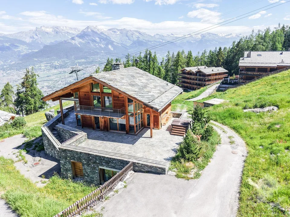 Magnifique chalet de grand standing directement sur les pistes de ski