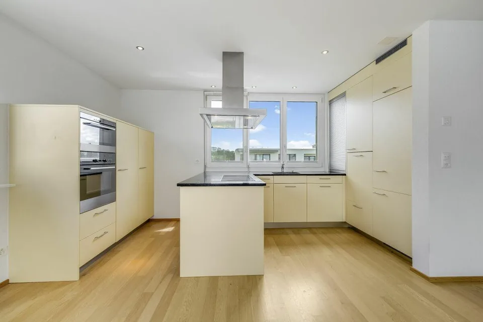 Appartement attique merveilleux avec deux terrasses