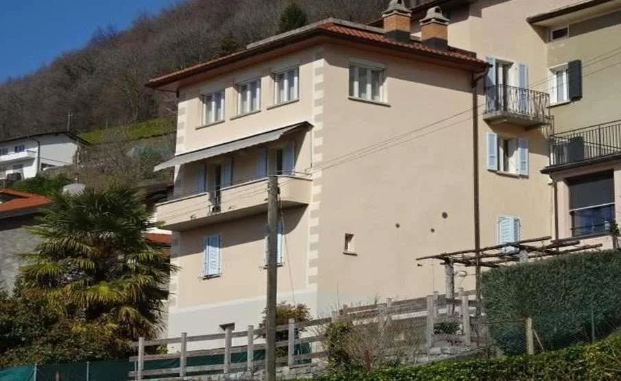 AROGNO: GROSSES PANORAMISCHES HAUS IM ORTSKERN