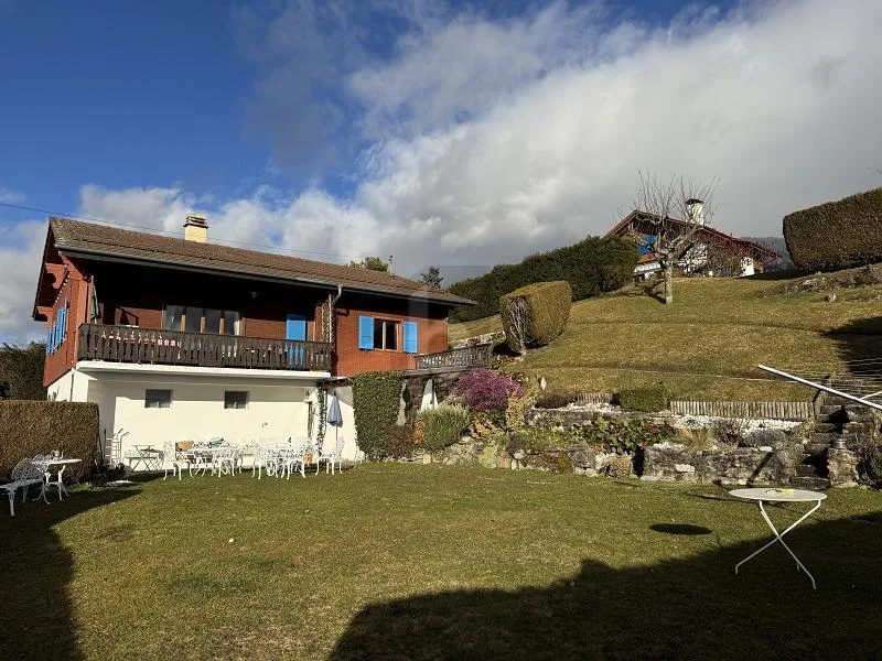 CHARMANTE AVEC JARDIN ET VUE LAC - CADRE PAISIBLE