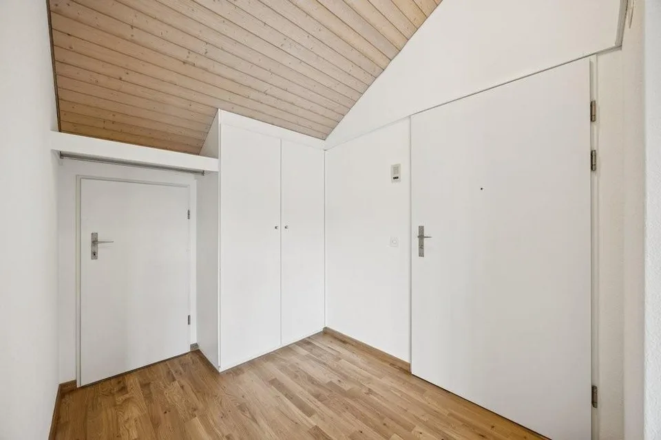 Appartement spacieux au dernier étage avec balcon et poêle suédois