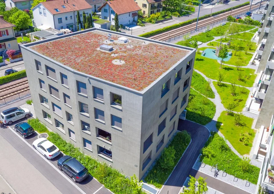 Ampio appartamento moderno 2.5 locali in un edificio residenziale con vista sul parco