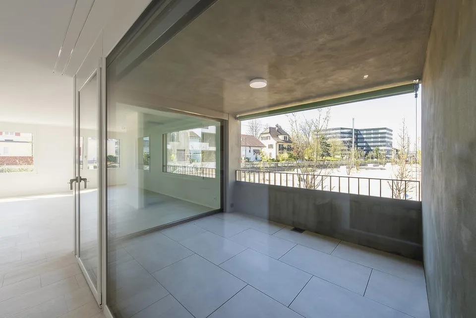 Ampio appartamento moderno 2.5 locali in un edificio residenziale con vista sul parco