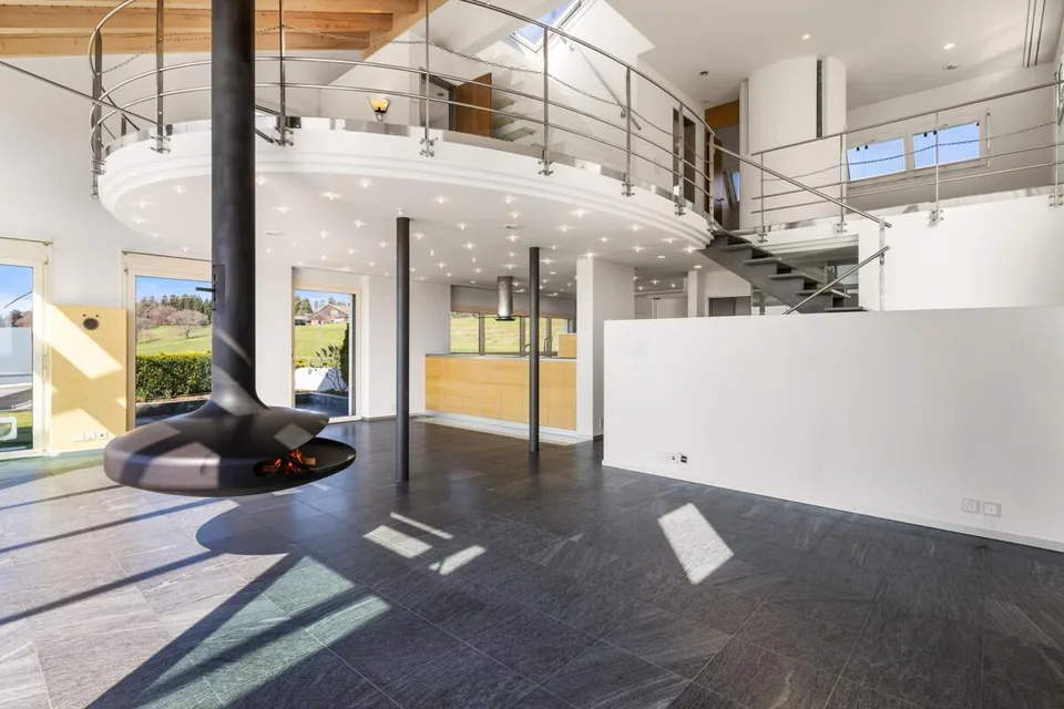 Elegante casa dell'architetto con piscina e vista panoramica a Gutenswil