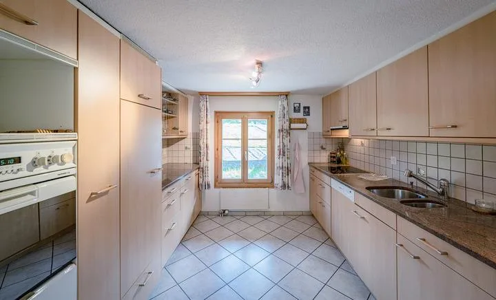AFFASCINANTE E CONVENIENTE - CASA CON 8 STANZE E APPARTAMENTO INDIPENDENTE