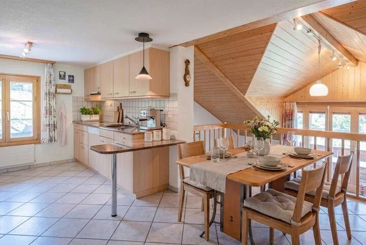 AFFASCINANTE E CONVENIENTE - CASA CON 8 STANZE E APPARTAMENTO INDIPENDENTE