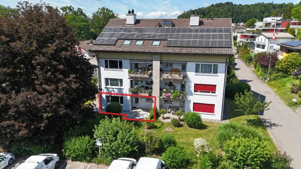 Charmante 4.5-Zimmer-Wohnung mit Garten und Kamin in Muhen