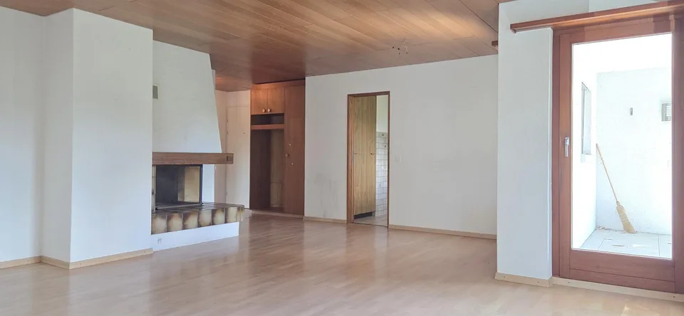 Charmant appartement 4.5 pièces avec jardin et cheminée à Muhen