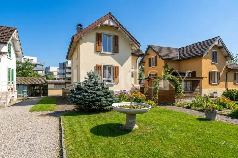 Ristrutturato con giardino soleggiato