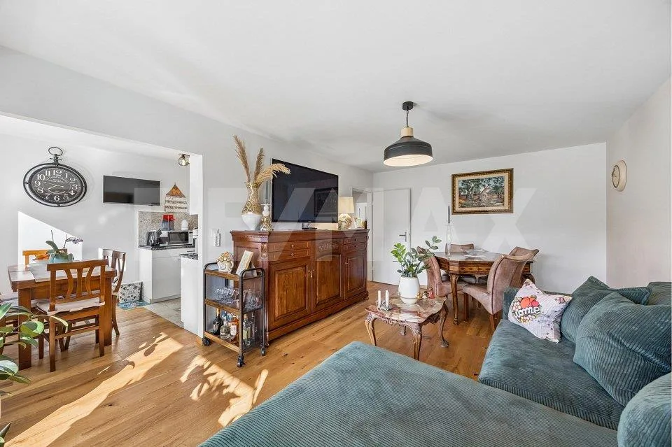 Bright 3.5-room apartment with two balconies