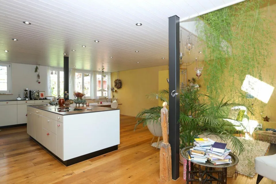 Zweifamilienhaus mit wunderschönem Blumengarten - Ein Liebhaberobjekt!