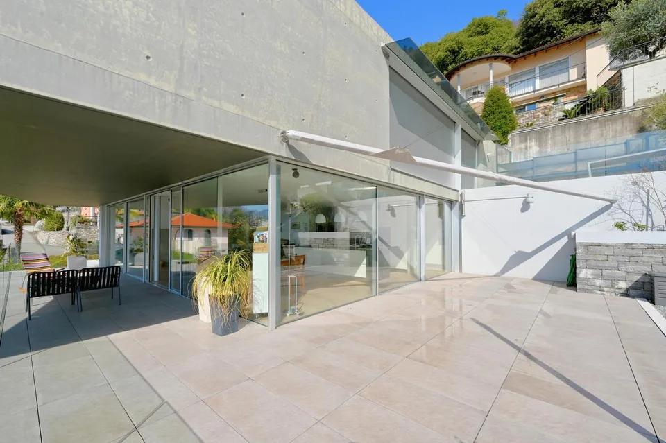 Esclusivo Duplex sul Lago Maggiore: Lusso, Eleganza e Charme