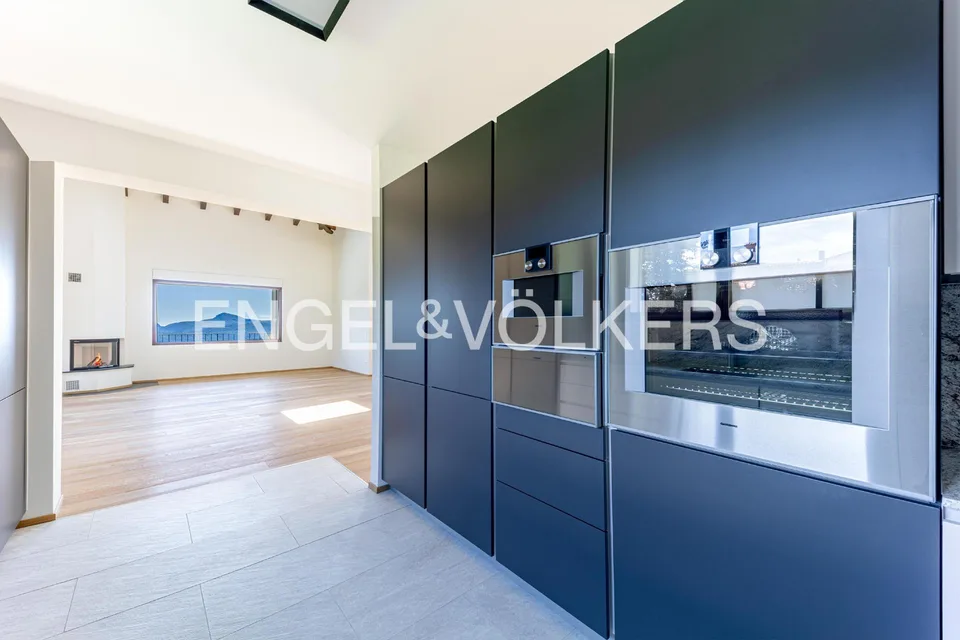 Villa ristrutturata con spazi esterni da sogno – foto 7 di 13