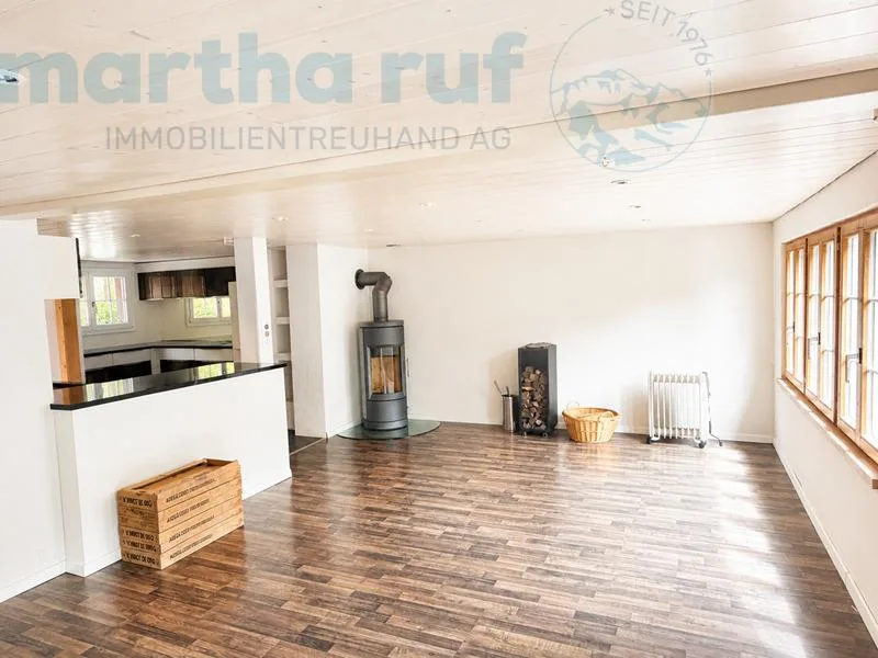 Traditionelles, angebautes Einfamilien-Ferienhaus mit alpinem Charm