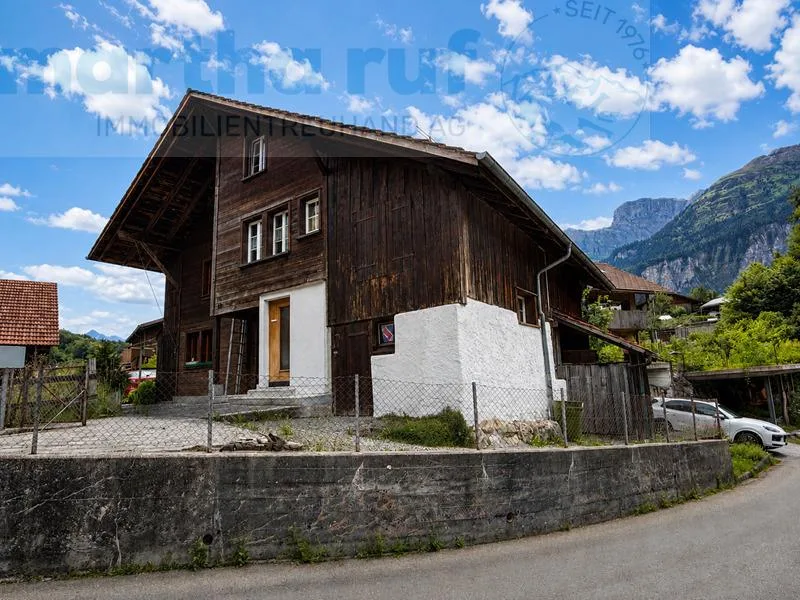 Traditionelles, angebautes Einfamilien-Ferienhaus mit alpinem Charm
