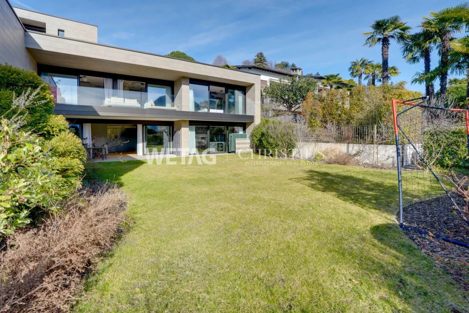 Moderne Duplexwohnung neueren Baujahrs mit grossem Privatgarten zum...