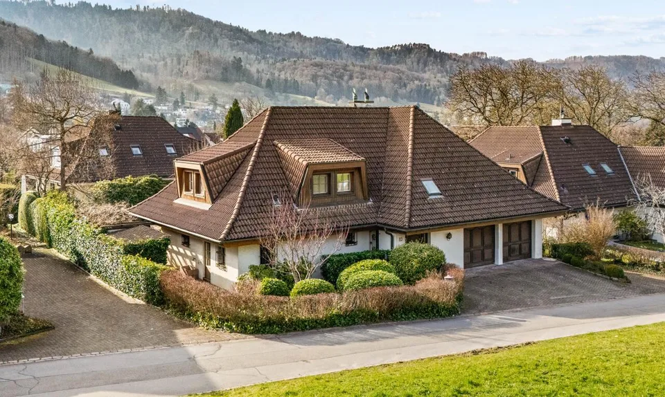 Freistehendes 6-Zimmer-Einfamilienhaus mit grossem Garten