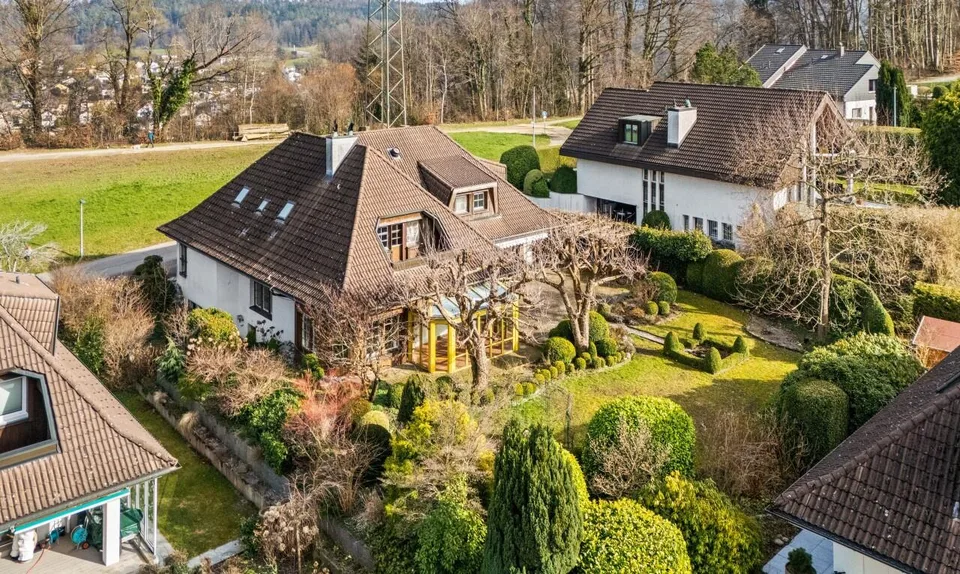 Freistehendes 6-Zimmer-Einfamilienhaus mit grossem Garten