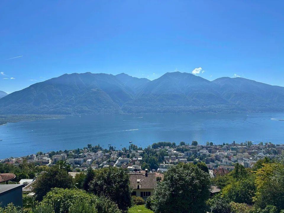 Moderno ed elegante appartamento di 4.5 locali con terrazza panoram...