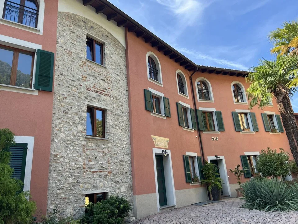Ruvigliana: Wohnung mit herrlichem Seeblick & Schwimmbad zu verkaufen
