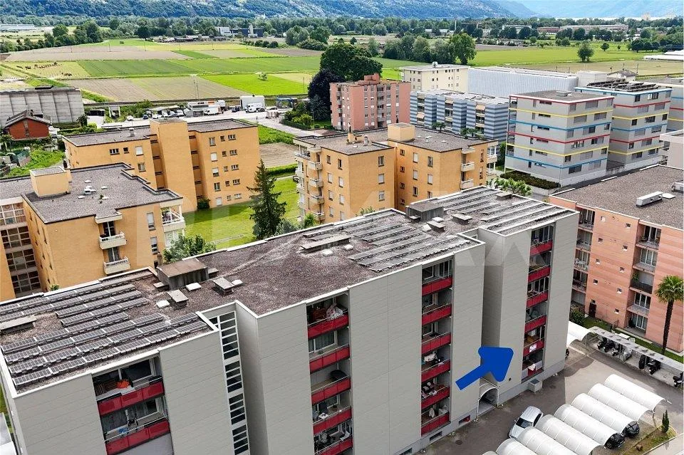 Luminoso appartamento con 2 balconi e posto auto – Foto 6 von 13