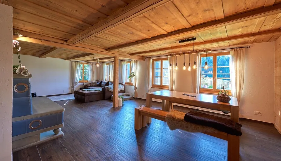 Maison de ferme rénovée avec 3599 m2 de terrain