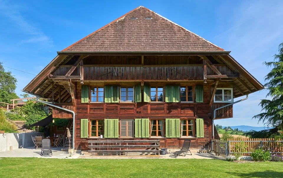 Renoviertes Bauernhaus mit 3599 m2 Grundstückfläche