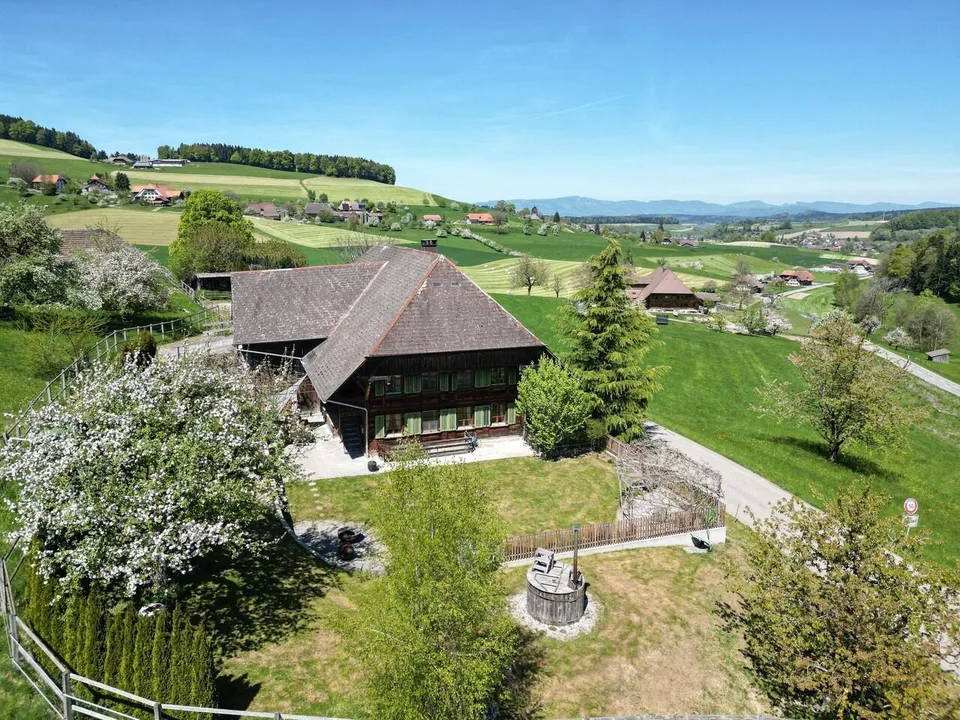 Maison de ferme rénovée avec 3599 m2 de terrain