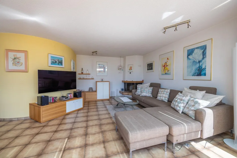 La tua nuova casa: ampia casa unifamiliare con vista panoramica e paradiso giardino
